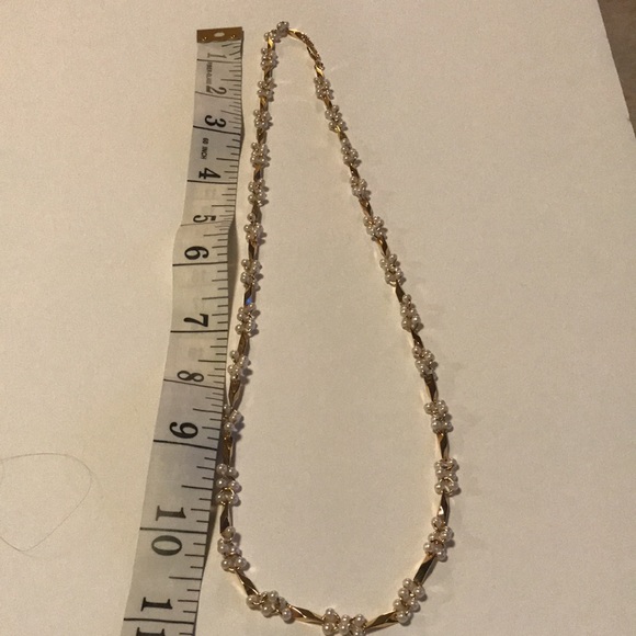 Pearl and Gold Necklace - Picture 3 of 7